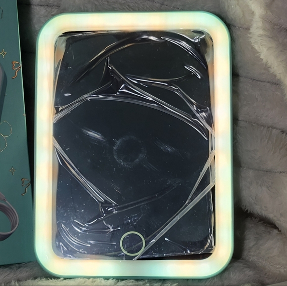 LED Makeup Mirror - Picture 4 of 11